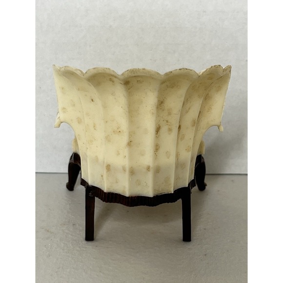 Vintage Renwal Dollhouse CREAM  Living Room Arm Chair Furniture - Picture 3 of 5